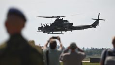 Výhodou amerických vrtulníků je zejména to, že se s jejich pomocí zbaví Česko závislosti na dodávkách náhradních dílů pro letectvo z Ruska