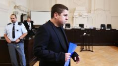 Andrej Babiš mladší přichází vypovídat k soudu v kauze Čapí hnízdo