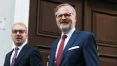 Do volebního štábu koalice SPOLU v sídle ODS v Praze 1 dorazil i premiér Petr Fiala (vpravo)