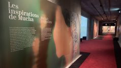 Výstava Alfonse Muchy v Paříži působí na všechny smysly návštěvníků