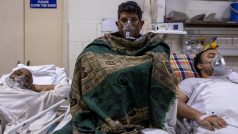 Nemocnice v Indii jsou kvůli masivnímu šíření koronaviru zahlcené