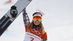 Ester Ledecká se svým snowboardem, do historie vstoupila tím, že před týdnem zvítězila i na lyžích