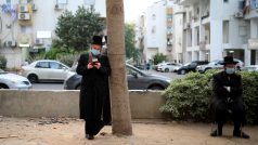 Druhá vlna covidu-19 v Izraeli souvisí především s masivním šířením nákazy v židovských ultraortodoxních komunitách, říká izraelský epidemiolog