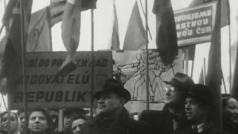 Komunisté v ulicích Prahy v únoru 1948