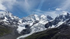 Švýcarský ledovec Morteratsch, který pomalu taje.
