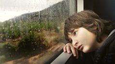 Dítě, chlapec, kluk, hoch, počasí, déšť, bouřka (ilustrační foto)