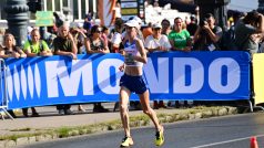 Česká reprezentantka Moira Stewartová na trati maratonského závodu v Budapešit