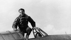 Nadporučík Emil Fechtner v kabině stíhačky Hurricane Mk.I 310. peruti. Z knihy J. Rajlicha Na nebi hrdého Albionu. 1. část - 1940 (2)