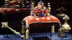 Korunovační klenoty: Svatováclavská koruna, královské žezlo a královské jablko
