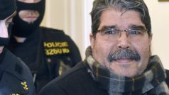 Kurdského politika Sáliha Muslima propustil v úterý pražský městský soud na svobodu.