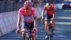 Richard Carapaz v cíli 20. etapy. Růžový trikot se mu podařilo udržet až do konce Giro d&#039;Italia.