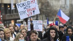 Účastníci akce nazvané Pochod svobody se sešli na Václavském náměstí v Praze, kde protestovali proti vládním protiepidemickým opatřením.