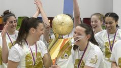 Basketbalistky USK slaví rekordní 15. titul