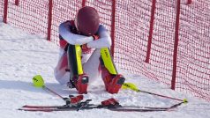 Frustrovaná a zklamaná Mikaela Schiffrinová po netrefení branky při slalomu v olympijském Pekingu