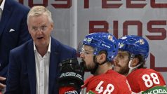 Čeští hokejisté a jejich trenér Kari Jalonen