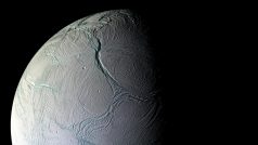 Odborníci už delší dobu zkoumají, jestli by Enceladus mohl být potenciálně obyvatelný