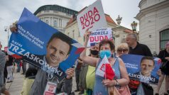 Lidé ve Varšavě se účastní akcí před klíčovými prezidentskými volbami