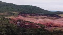 Kolaps odpadní nádrže v dole na jihu Brazílie natočila kamera.