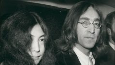John Lennon a Yoko Ono v listopadu 1968