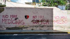 &quot;Nejsou léky. Není jídlo. Není strach.&quot; Vzdorný protivládní vzkaz na jedné ze zdí v Caracasu.