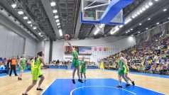 Zápas basketbalistek ZVVZ USK Praha v hale Královka