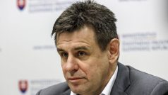 Slovenský ministr životního prostředí László Sólymos podal demisi.