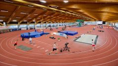 V atletické hale Otakara Jandery nyní může trénovat 40 atletů Dukly a 9 členů USK Praha