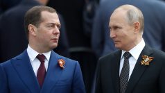 Dmitrij Medveděv spolu s Vladimirem Putinem při oslavách v roce 2019