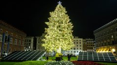 Vánoční strom se solárními panely v Římě