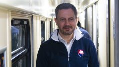 Slovenský premiér Eduard Heger ve vlaku cestou na Ukrajinu