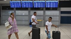 Čeští turisté, kteří se vrátili pravidelnou linkou z řeckého ostrova Rhodos