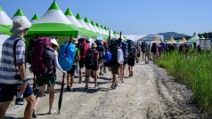 Skauti opouštějí tábořiště jamboree v evakuačních autobusech, jihokorejská vláda tak reaguje na blížící se tajfun
