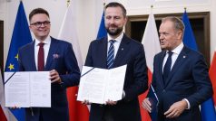 Šéfové stran, které chtějí vytvořit příští vládní koalici v Polsku, v pátek podepsali koaliční smlouvu
