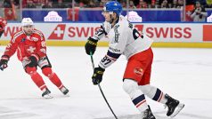 Český hokejový obránce Dominik Mašín zabojuje o účast na domácím mistrovství světa v Praze a Ostravě