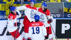 Čeští juniorští hokejisté slaví gól (ilustrační foto)