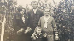 Rudolf Musil s rodinou a babičkou