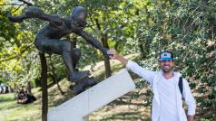 Bronzová socha se dočkala návratu na Folimanku i díky lokálnímu patriotovi jménem Pavel