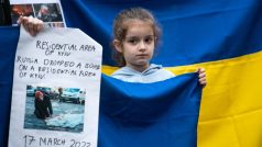Účastníci akce, mezi nimiž byli Češi i uprchlíci z Ukrajiny, odsoudili dnešní ruské raketové útoky a vyzvali Západ k silnější podpoře Ukrajiny