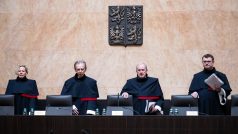 Ústavní soud v Brně projednává stížnost 71 poslanců hnutí ANO na zpomalení valorizace penzí