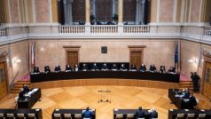 Ústavní soud v Brně projednává stížnost 71 poslanců hnutí ANO na zpomalení valorizace penzí