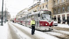 Řidiče ale přívaly sněhu v Praze spíše potrápily