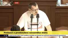 Poslanec Lubomír Volný (nezařazený, dříve SPD) ve sněmovně promluvil bez roušky. Odmítá ji nosit