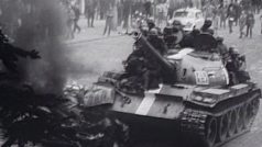 Sovětský tank v centru Prahy 21. srpna 1968