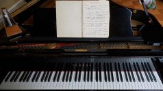 klavír Freddie Mercury aukce Sotheby&#039;s