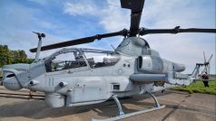 Bell AH-1Z Viper. Česká republika z USA kupuje osm víceúčelových vrtulníků UH-1Y Venom a čtyři bitevní AH-1Z Viper