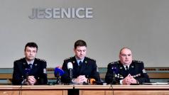 Tisková konference středočeské policie k aktuálnímu vývoji ohledně gangu zlodějům který řádí v okolí Prahy.