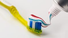 Zubní pasta, čištění zubů (ilustrační foto)