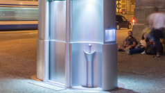 Ve Francii testují nový typ veřejných toalet takzvaný Urilift.