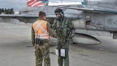 Český pilot jako druhý na světě nalétal na gripenu 2000 letových hodin