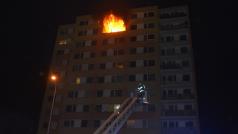 Dvanáctipatrový dům v Kladně zasáhl výbuch a požár